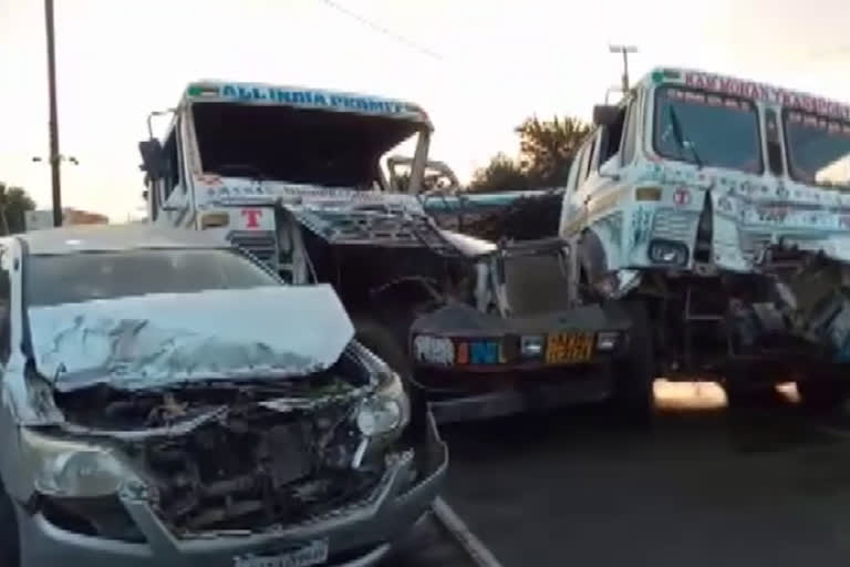 accident on bengaluru-hyderabad highway