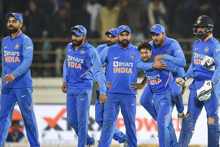 ind vs aus 3rd odi : kuldeep yadav shares team india amar akbar anthony picture