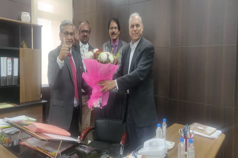 dr-tn-dubey-relive-dr-agrawal-becomes-the-new-dean-of-gmc-