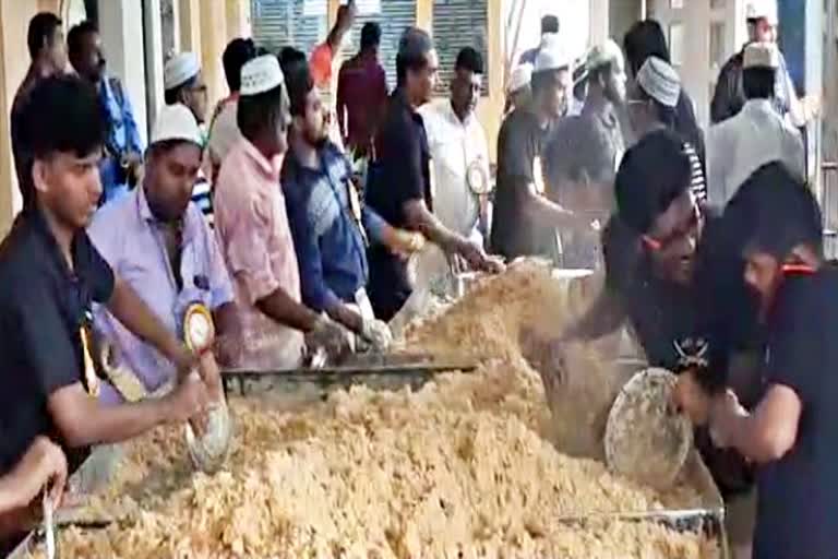 free briyani distributed by mosque in dindigul, நாகல் நகர்ஜூம்மா பள்ளிவாசல், சந்திப்புப் பள்ளிவாசல்,  திண்டுக்கல்லில் 10 ஆயிரம் பேருக்கு பிரியாணி