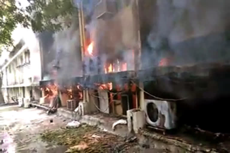 delhi-fire-breaks-out-at-delhi-transport-department-office-at-civil-lines