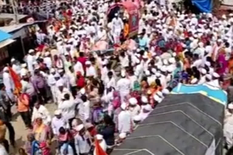 millions-of-devotees-enter-trimbakeshwar-along-with-saints-nivrutti-maharaj-yatraotsav