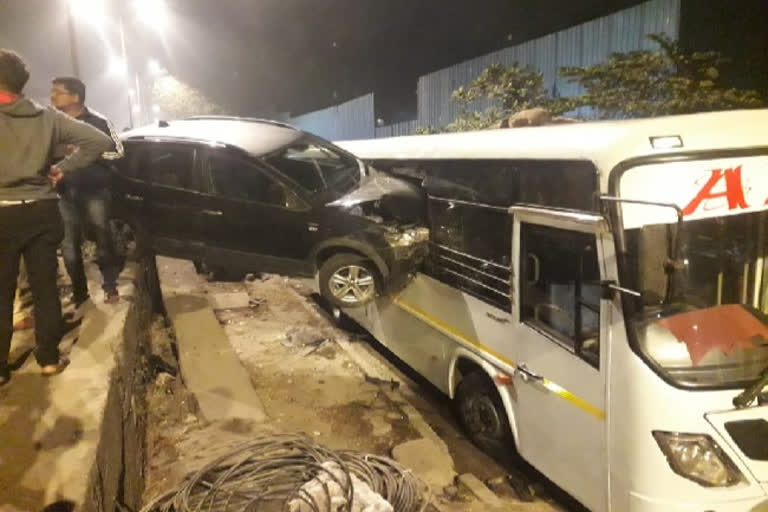 Five Hurt As Speeding Car Rams Into Bus In Mumbai