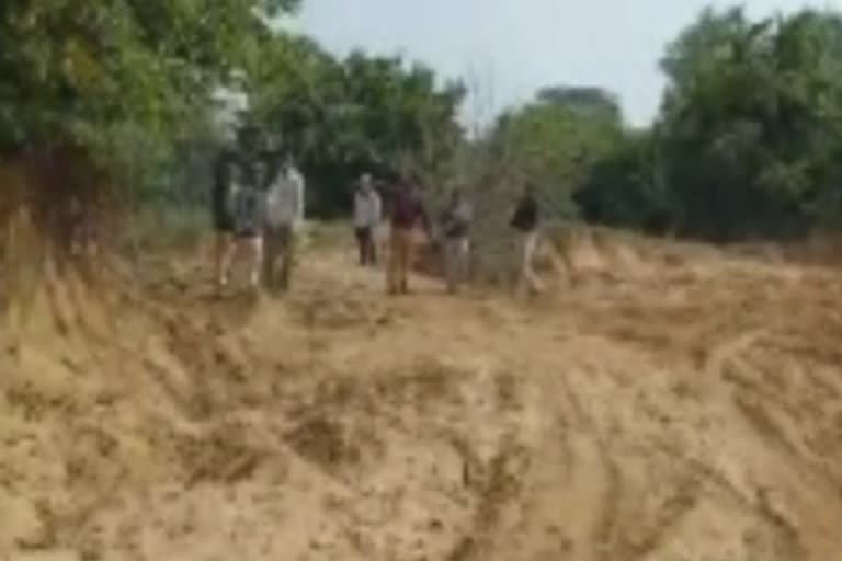 sand-smugglers-attack-on-forest-department-employees-in-bhandara