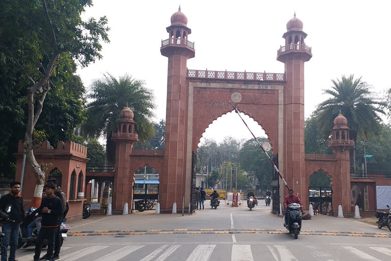 amu in aigarh, amu, missed exam schedule released in amu, missed exam schedule, missed exam schedule of amu, AMU, AMU में छूटी हुई परीक्षाओं का शेड्यूल, छूटी हुई परीक्षाओं का शेड्यूल जारी, 27 जनवरी से शुरू होगी परीक्षा, अलीगढ़ मुस्लिम यूनिवर्सिटी, एएमयू के परीक्षा कंट्रोलर मुजीबुल्लाह जुबैरी, जाकिर हुसैन इंजीनियरिंग कॉलेज, परीक्षाओं का सेड्यूल जारी