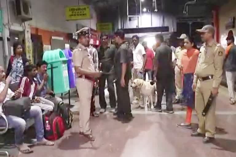 Bellary railway station checked by Bomb squad