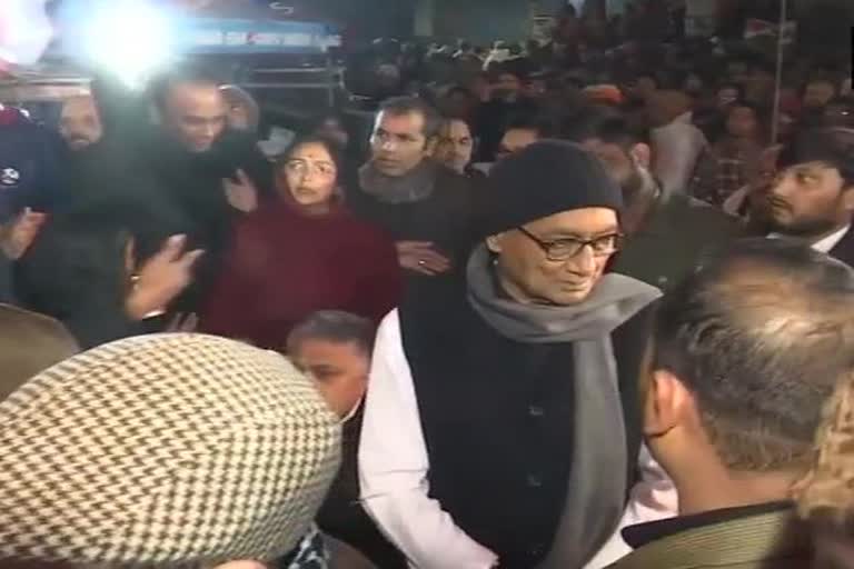 digvijay singh meets protesters