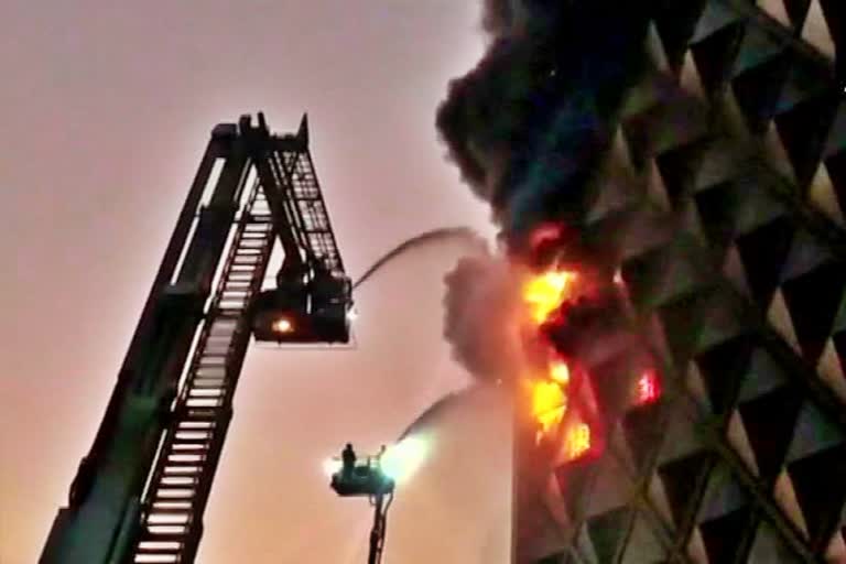 fire-breaks-out-in-surats-raghuvir-textile-market-in-gujrat