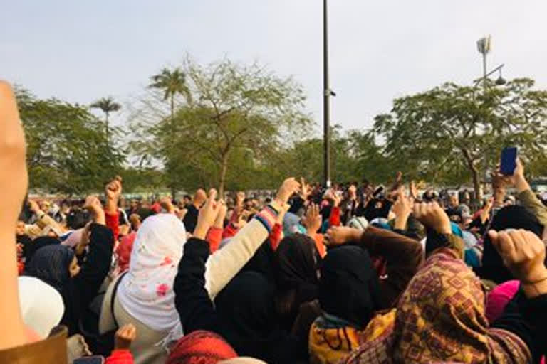 Inspired by Shaheen Bagh, women begin anti-CAA protest in Lucknow's Gomti Nagar