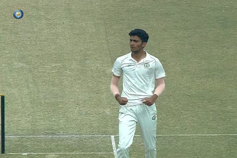 aditya-thackarey-got-7-wickets-against-delhi-in-ranji-trophy