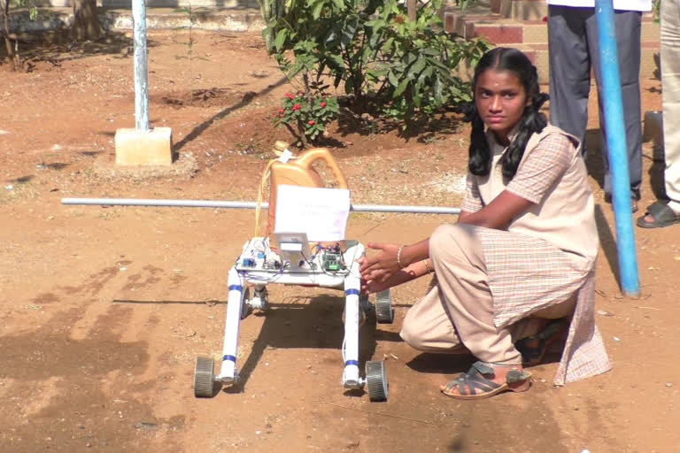 govt schoolgirl Created an agricultural robot