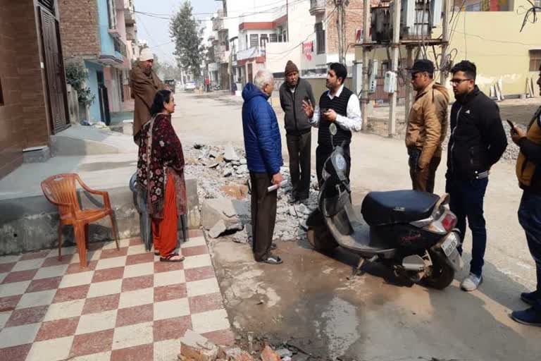 City Council broke the platform of an elderly man in bhiwani