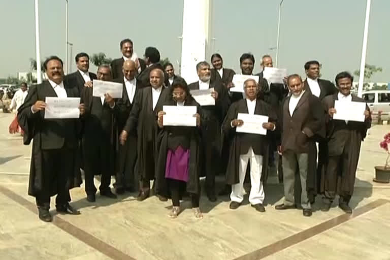 high court lawyers protest ovaer amaravthi