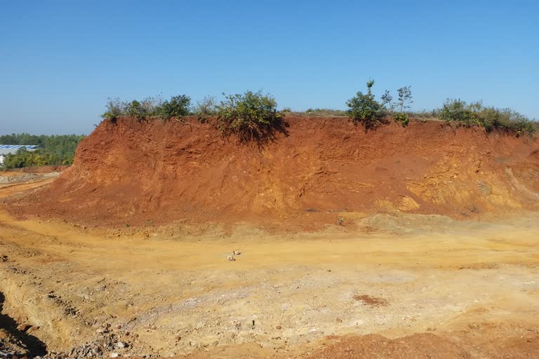 illegal-mining-of-soil-is-taking-place-in-narsinghpur