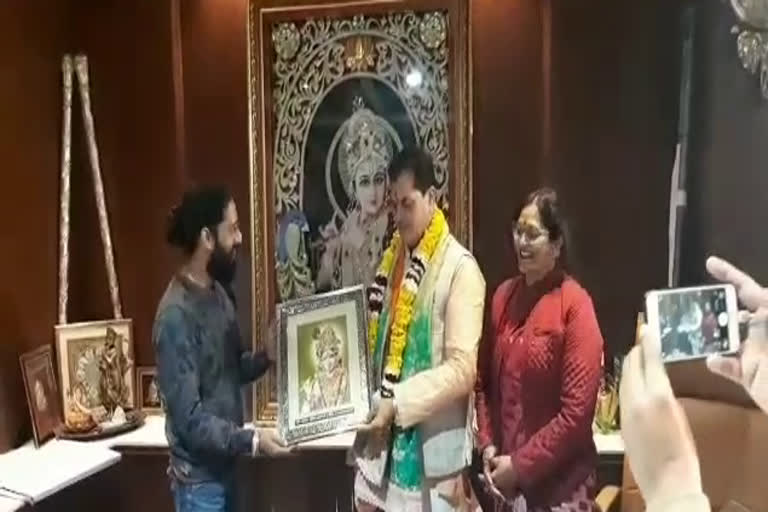 sikar news, rajasthan new, सीकर में खाटूश्यामजी , प्रेमचंद अग्रवाल ने किए श्याम दर्शन, बाबा श्याम की पूजा अर्चना