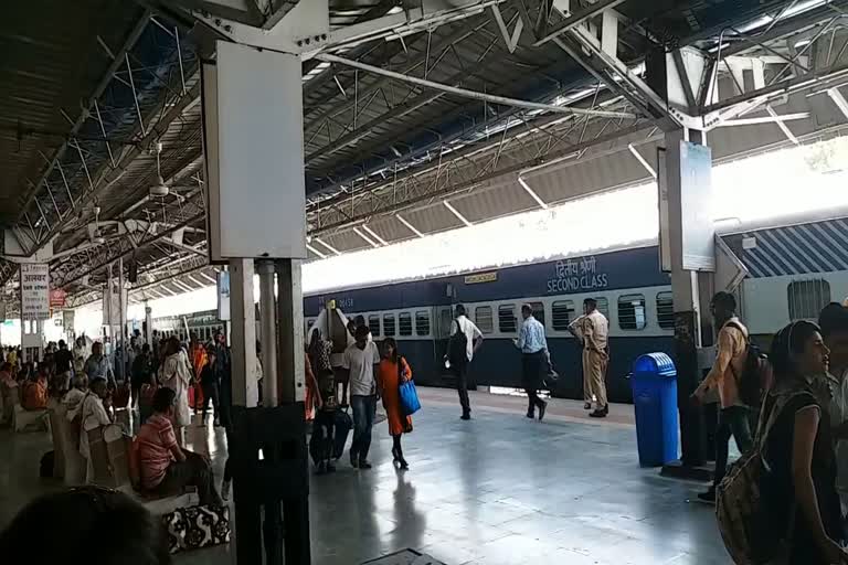 बरेली एक्सप्रेस ट्रेन, Bareilly Express train