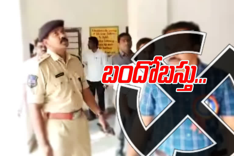 పుర ఎన్నికలకు పోలీసుల పటిష్ఠ భద్రత