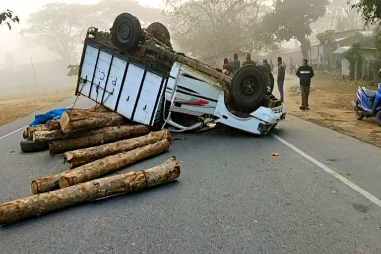 BOKO WOOD LOADED TATA DI ACCIDENT ETV BHARAT ASSAM