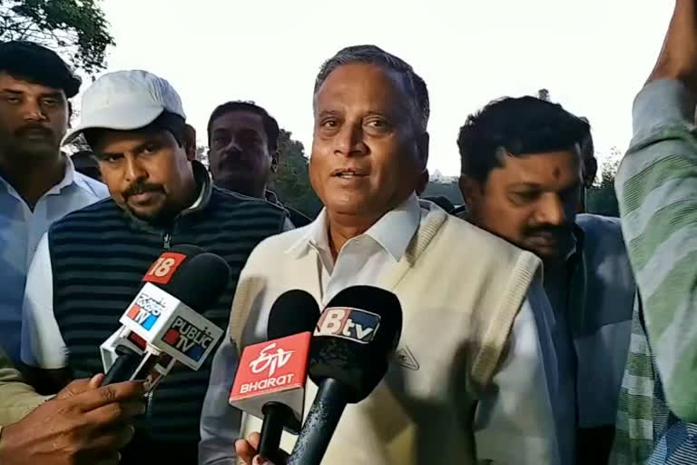 train to Kumaraswamy, did not properly train to Kumaraswamy, Devegowda did not properly train to Kumaraswamy, Minister Somanna news,  ಕುಮಾರಸ್ವಾಮಿಗೆ ಸರಿಯಾಗಿ‌ ಟ್ರೈನಿಂಗ್‌ ನೀಡಿಲ್ಲ, ದೇವೇಗೌಡರು ಕುಮಾರಸ್ವಾಮಿಗೆ ಸರಿಯಾಗಿ‌ ಟ್ರೈನಿಂಗ್‌ ನೀಡಿಲ್ಲ, ಸಚಿವ ಸೋಮಣ್ಣ ಸುದ್ದಿ,