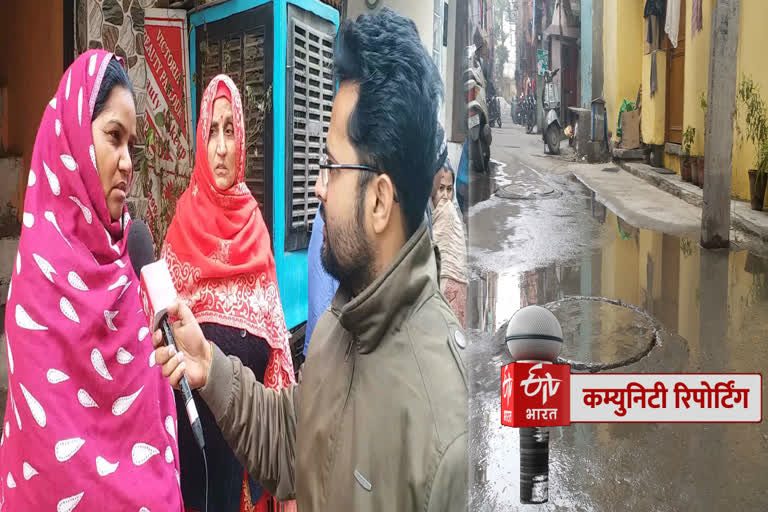 Noida people is disturbed by gutter overflow in Sector-20