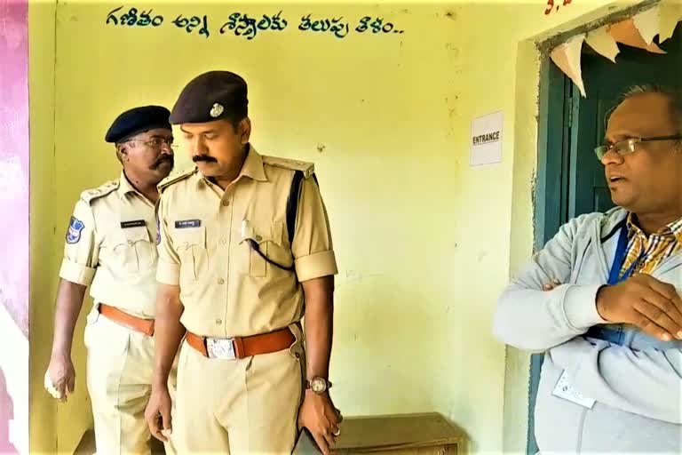 siddipet cp joyal devis visit polling centers