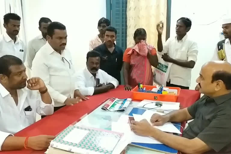 women farmer crying for her land in markapuram rdo office at prakasham