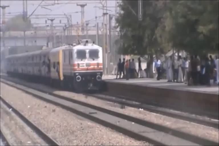 man-suicide-on-train-track-in-palwal