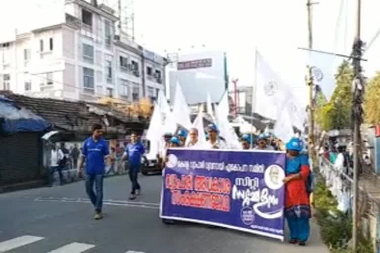 vyapari  rss  bjp  kozhikode  ആർഎസ്എസിന്‍റെ പുതിയ വ്യാപാരി സംഘടന  വ്യാപാരി സംഘടന  കടകളടച്ച് പ്രതിഷേധം  ഭാരതീയ വ്യാപാരി വ്യവസായി സംഘ്  കോഴിക്കോട്  കോഴിക്കോട് വ്യാപാരി സംഘടന  പൗരത്വ നിയമം  പൗരത്വ ഭേദഗതി നിയമം  ആർഎസ്എസ്  സി.കെ. ബാലകൃഷ്‌ണൻ  New trade union  RSS trade union  traders shutting shops against CAA  Bharatiya Vyapari Vyavasayi Sankh