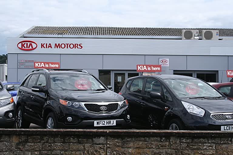 Kia Motors receives orders for 1,410 units of Carnival on 1st day of booking