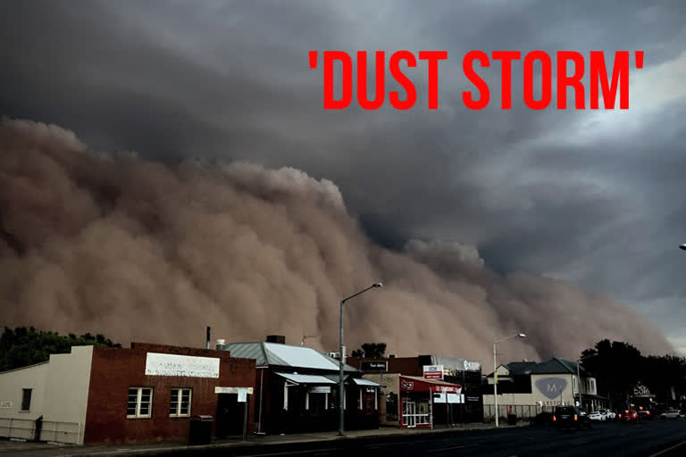 Australian outback town blanketed in dust storm