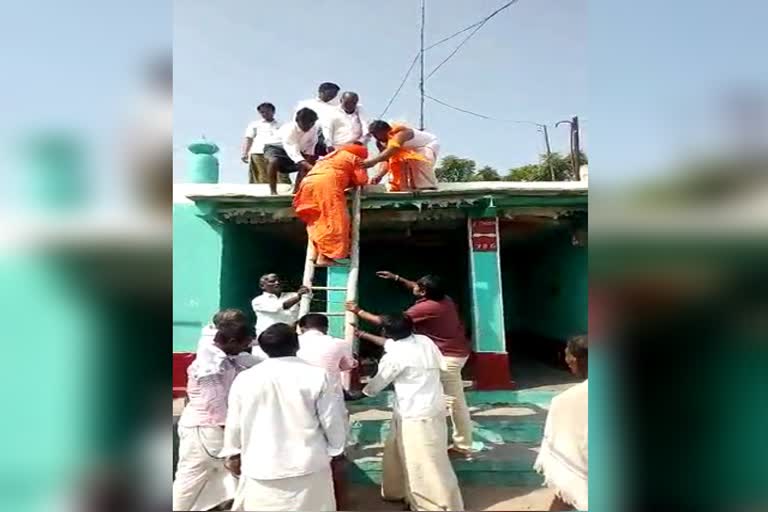 Hindu swamiji drive to new mosque construction