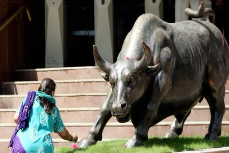 stock market closes green