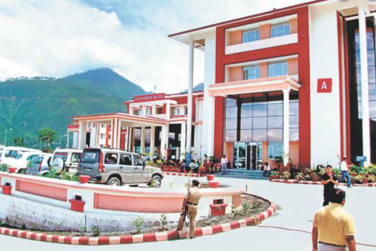 srinagar-medical-college-administration-becomes-strict-on-irregularities