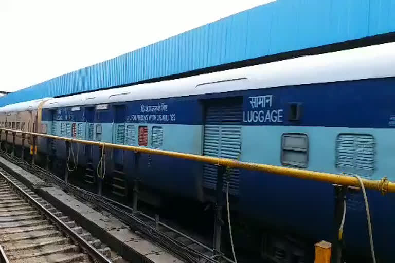 कोहरे से ट्रेनें रद्द, trains canceled