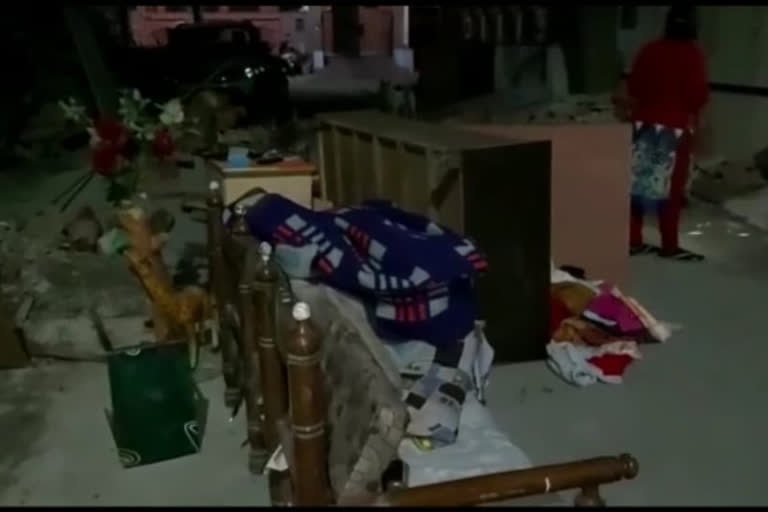 Miscreants threw home goods in ghaziabad