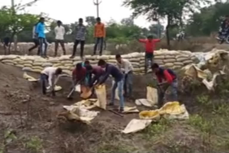 students-created-the-vanarai-dam-by-filling-clay-in-750-cement-bags