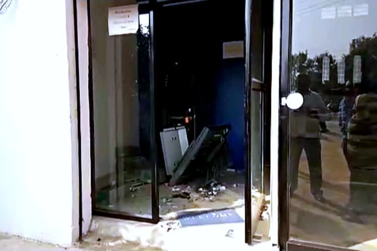 theft at state atm in nizamabad district