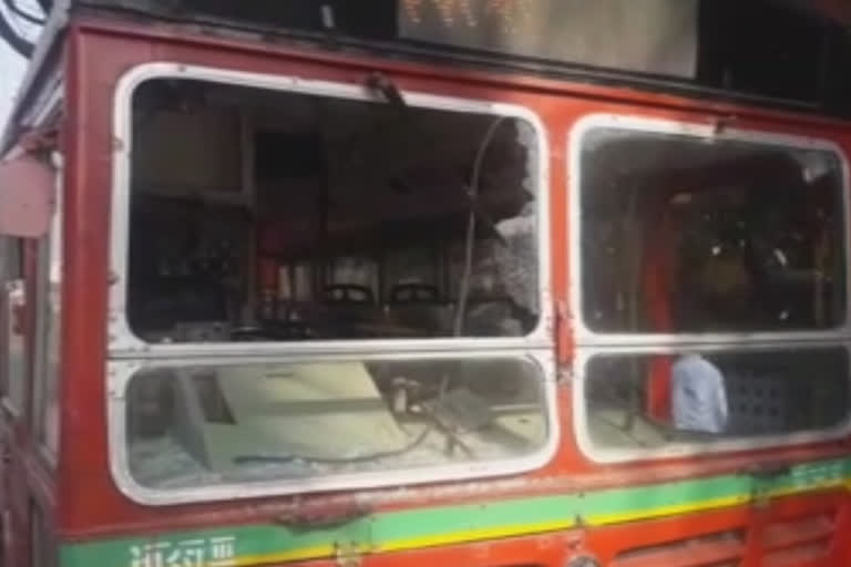 Buses stoned during Maharashtra bandh