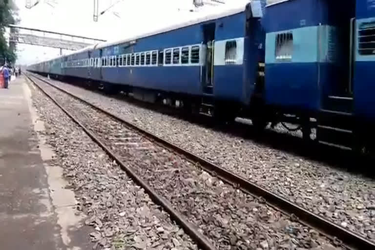 Trains from Ranchi to Lohardaga canceled due to  dispute at CAA support rally