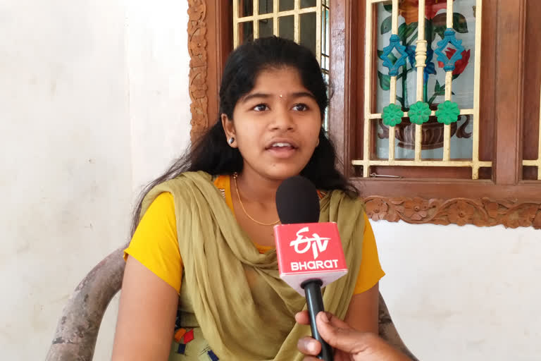 qGovt School student meet PM Modi