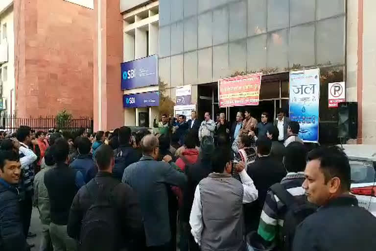 In Jaipur strike of bank workers, बैंककर्मियों का प्रदर्शन