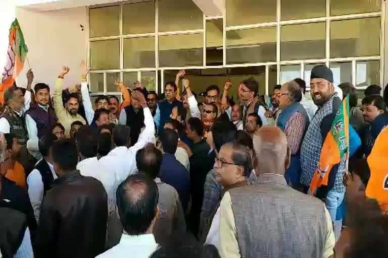 BJP workers siege Collectorate by taking out rally