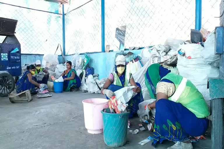 women making compost from domestic waste in korba