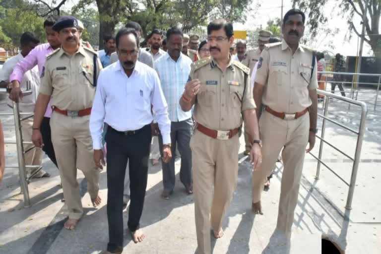 Commissioner of Police overseeing the Jatara Bandobastu arrangements at atmakuar