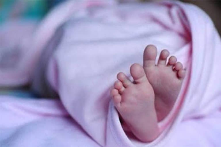 eunuchs torment baby  baby died in West Bengal  eunuchs killed baby  newborn died  പശ്ചിമ ബംഗാളില്‍ നവജാത ശിശു മരിച്ചു  നവജാതശിശു മരിച്ചു