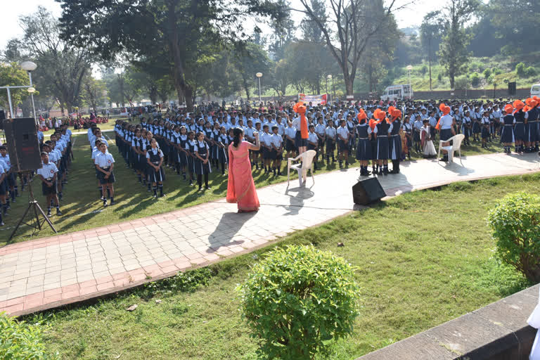 patriotic group song-singing competition begins in Karad on Republic Day