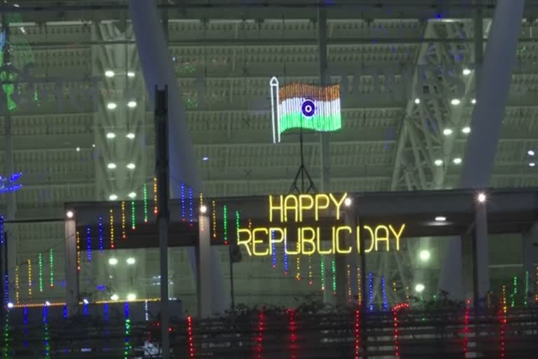 சென்னை விமான நிலையம்  சென்னை விமான நிலையம் வண்ணவிளக்குகள்  republic day  chennai airport  chennai airport colors light republic day