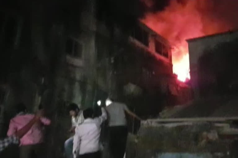 fire attack  Kurla West  mumbai building  മഹാരാഷ്‌ട്രയില്‍ ഇരുനില കെട്ടിടത്തില്‍ തീപിടിത്തം  Fire at two-story building in Mumbai's Kurla area  fire break latest news  fire break in maharashtra  മുംബൈ തീപിടിത്തം