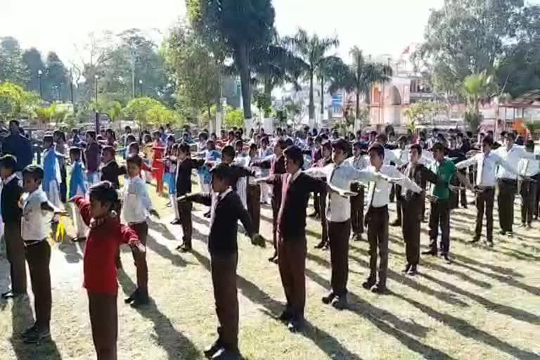 school children are preparing for PT