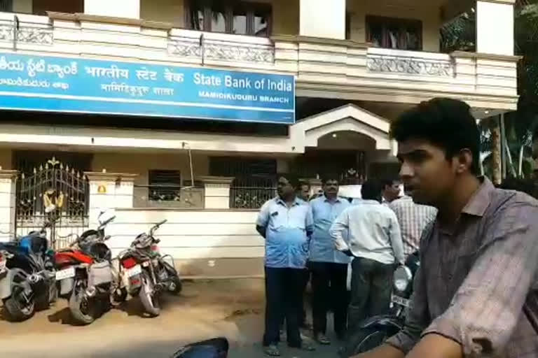 Theft at SBI Bank at mamidikuduru